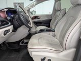 Used 2017 Chrysler Pacifica Limited image 4