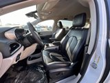 Used 2023 Chrysler Pacifica Touring-L image 5