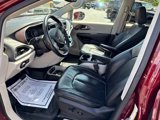 Used 2018 Chrysler Pacifica Touring-L image 4