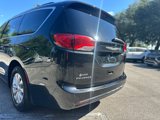 Used 2017 Chrysler Pacifica Touring-L image 5