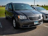 Used 2016 Chrysler Town & Country Touring image 3