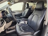 Used 2018 Chrysler Pacifica Touring-L image 4