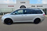 Used 2014 Toyota Sienna XLE image 3