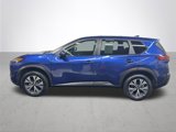 Used 2022 Nissan Rogue SV image 2