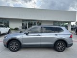 Used 2021 Volkswagen Tiguan SE image 2