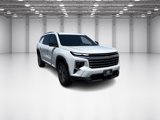 Used 2024 Chevrolet Traverse LT image 3