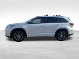 Used 2018 Toyota Highlander SE image 2