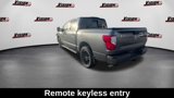 Used 2018 Nissan Titan SV image 3