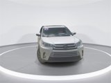Used 2019 Toyota Highlander XLE image 2