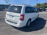 Used 2014 Chrysler Town & Country Touring image 5