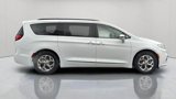 Used 2022 Chrysler Pacifica Limited image 2