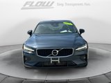 Used 2020 Volvo S60 T5 R-Design image 2