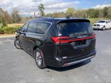 Used 2021 Chrysler Pacifica Touring-L image 2