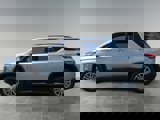Used 2023 Chevrolet Traverse LT image 2
