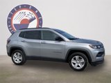 Used 2022 Jeep Compass Latitude image 2