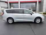 Used 2022 Chrysler Voyager LX image 2