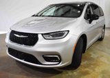 Used 2024 Chrysler Pacifica Touring-L image 5