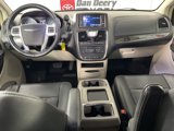 Used 2014 Chrysler Town & Country Touring image 5