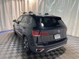 Certified 2022 Volkswagen Taos SEL w/ Panoramic Sunroof Package image 6
