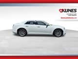 Used 2021 Chrysler 300 Touring L image 3