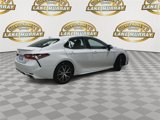 Used 2024 Toyota Camry SE image 3