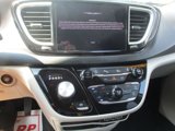 Used 2022 Chrysler Pacifica Touring-L image 5