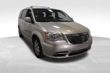 Used 2016 Chrysler Town & Country Touring image 4
