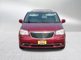 Used 2013 Chrysler Town & Country Touring image 2