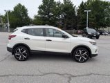 Used 2020 Nissan Rogue Sport SL image 2