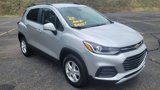 Used 2022 Chevrolet Trax LT w/ Driver Confidence Package image 2