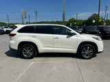 Used 2018 Toyota Highlander XLE image 2