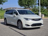 Used 2020 Chrysler Pacifica Limited w/ Tire & Wheel Group image 3