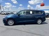 Used 2023 Chrysler Pacifica Touring-L image 4