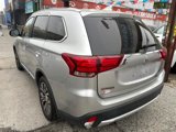 Used 2018 Mitsubishi Outlander SE image 4