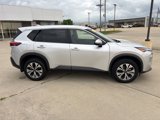 Used 2022 Nissan Rogue SV image 2