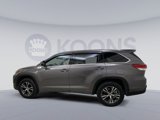 Used 2018 Toyota Highlander LE image 2