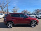 Used 2022 Jeep Compass Latitude image 2