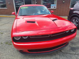 Used 2019 Dodge Challenger SXT image 4