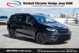 Used 2025 Chrysler Pacifica Premium image 3