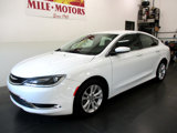 Used 2017 Chrysler 200 Limited Platinum image 3
