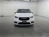 Used 2023 Chrysler Pacifica Touring-L image 3