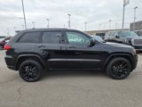 Used 2017 Jeep Grand Cherokee Altitude image 2