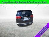Used 2018 Chrysler Pacifica Touring-L image 5