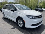 Used 2017 Chrysler Pacifica Touring image 3