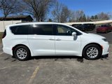 Used 2022 Chrysler Pacifica Touring-L image 5