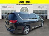 Used 2020 Chrysler Pacifica Touring-L image 4