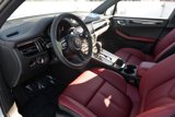 Certified 2025 Porsche Macan image 4