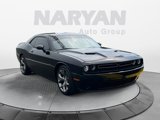Used 2015 Dodge Challenger SXT image 2