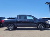 Used 2022 Nissan Titan SV image 3