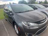 Used 2019 Chrysler Pacifica Touring-L image 2